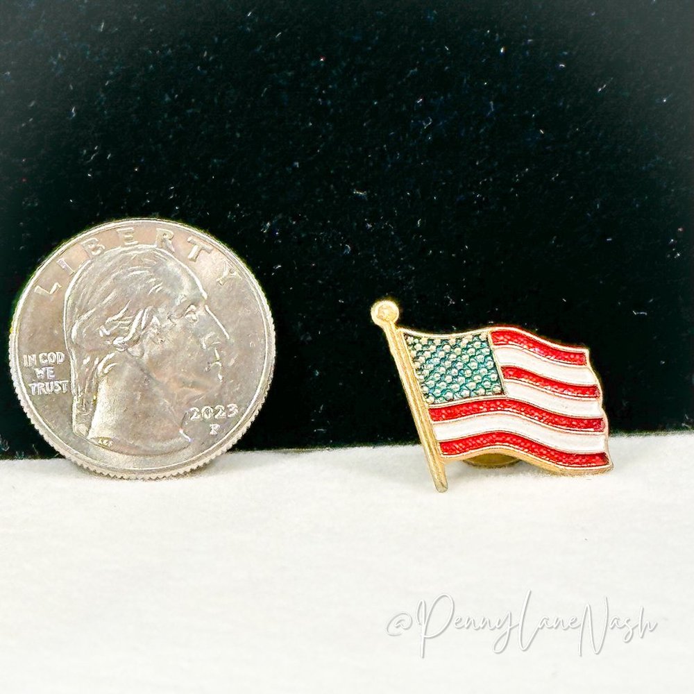 Vintage Single American Flag Pin Lapel - Picture 3 of 3